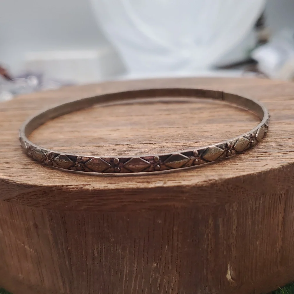 Victorian Etched Silver Tone Bracelet B3416 - Picture 2 of 3
